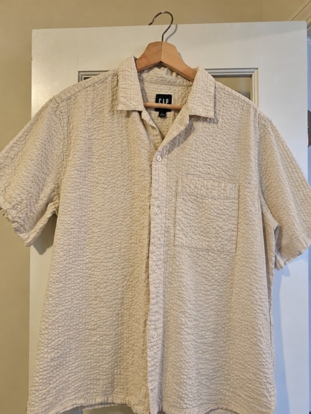 GAP Men's Cream Textured Short-Sleeve Button-Down Shirt